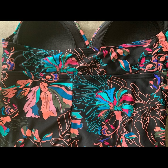 ☀️Sale🔥 Time and Tru - One Piece Flowery Multicolor Swimsuit - Picture 10 of 14